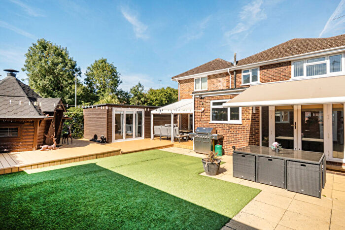 5 Bedroom Semi Detached House For Sale In Dark Lane, Tilehurst, Reading, Berkshire, RG31
