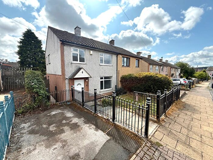 3 Bedroom Semi Detached House For Sale In Camberley Mount, Bradford, BD4
