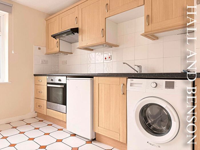 1 Bedroom Apartment To Rent In Park Farm Drive, DE22