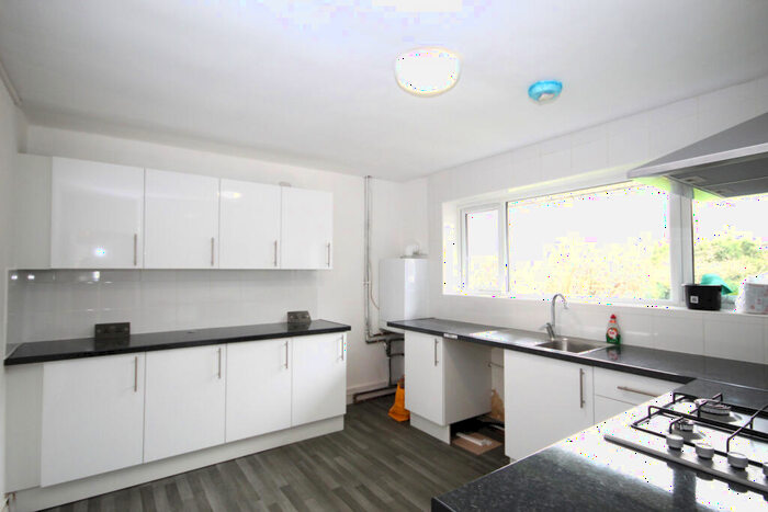 3 Bedroom Maisonette To Rent In Salmon Street, London, NW9