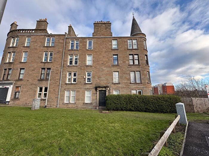 2 Bedroom Flat To Rent In /R, Roseangle, Dundee, DD1