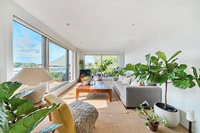 1 Bedroom Flat For Sale In Mount View Road, London, N4