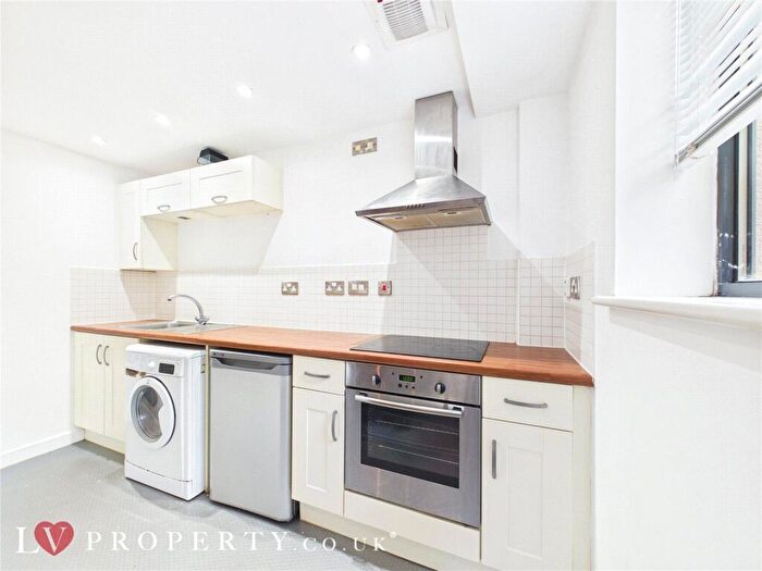 2 Bedroom Apartment To Rent In Avoca Court, Moseley Road, Birmingham, West Midlands, B12