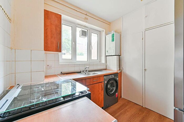 3 Bedroom Flat To Rent In Rideout Street, Woolwich, London, SE18