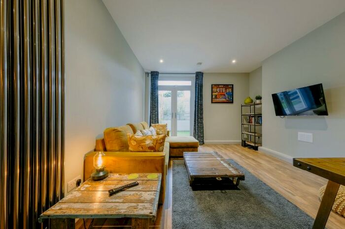 2 Bedroom Apartment To Rent In Oakfield Road, Clifton, Bristol, BS8