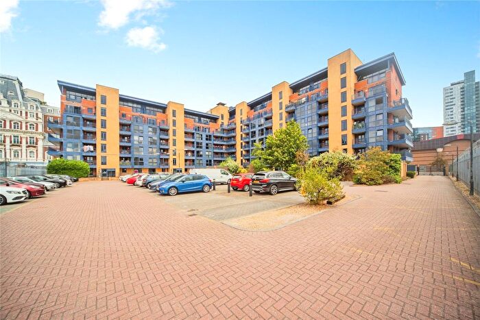 2 Bedroom Flat For Sale In Canute Road, Southampton, Hampshire, SO14