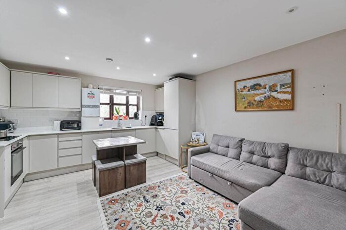 2 Bedroom Flat For Sale In Lewis Road, Mitcham, CR4