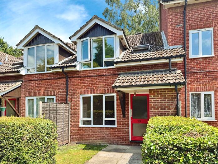 1 Bedroom Maisonette For Sale In Seymour Court, Crowthorne, Berkshire, RG45