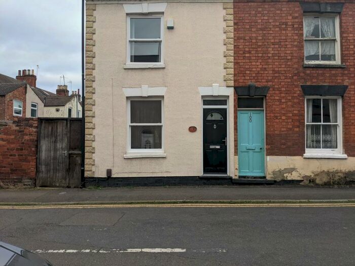 3 Bedroom House To Rent In Field Street, Kettering, NN16