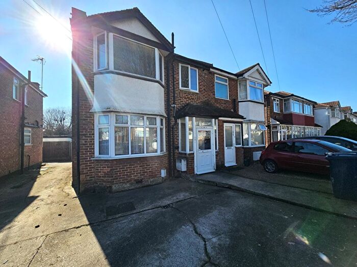 3 Bedroom Maisonette To Rent In Bilton Road, Perivale, Greenford, UB6