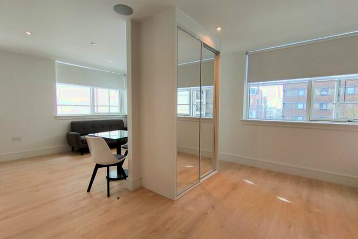 Studio To Rent In Kings Road, Brentwood, CM14