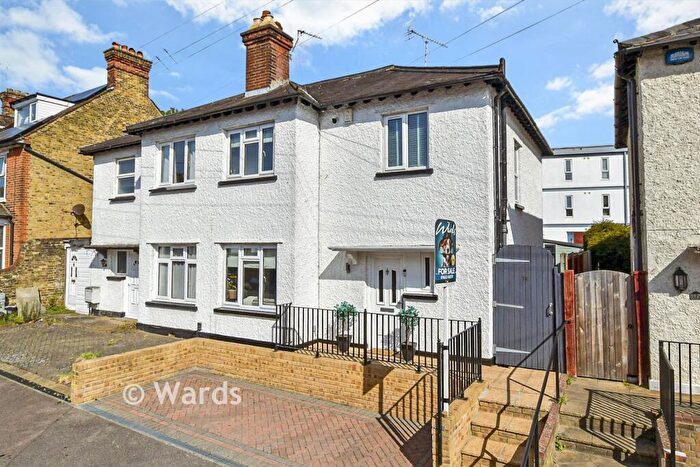 3 Bedroom Semi Detached House For Sale In Reginald Road, Maidstone, Kent, ME16
