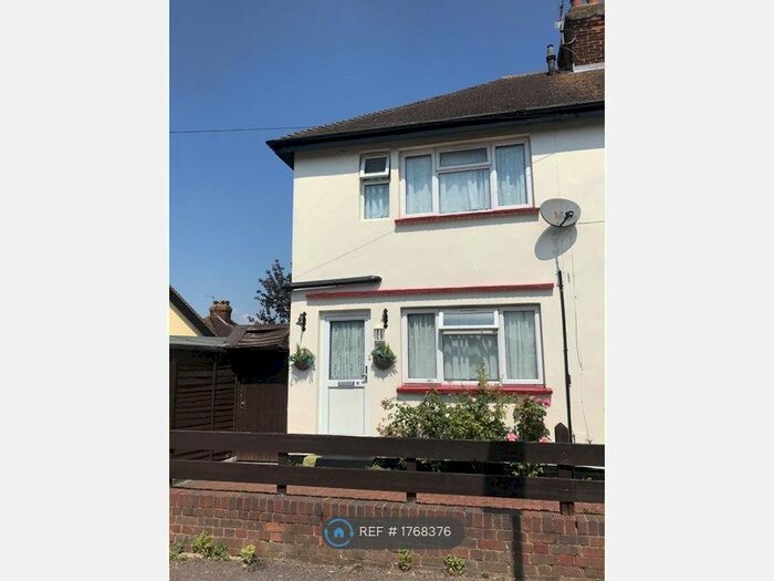 3 Bedroom Semi-Detached House To Rent In Ellis Avenue, Stevenage, SG1