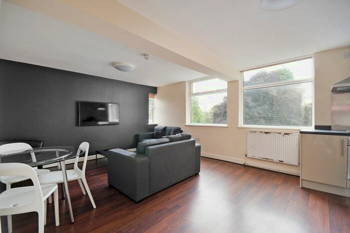 3 Bedroom Flat To Rent In Broomgrove Road, Sheffield, S10