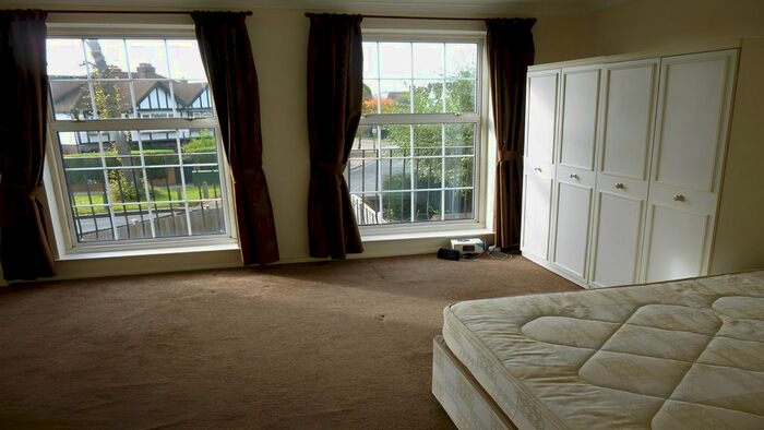 4 Bedroom Terraced House To Rent In Oakview Gardens, London, N2