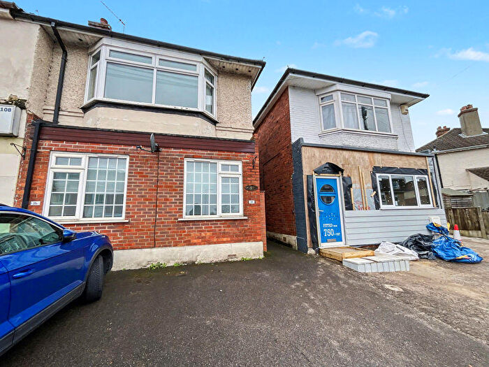 2 Bedroom Flat For Sale In Christchurch, BH23