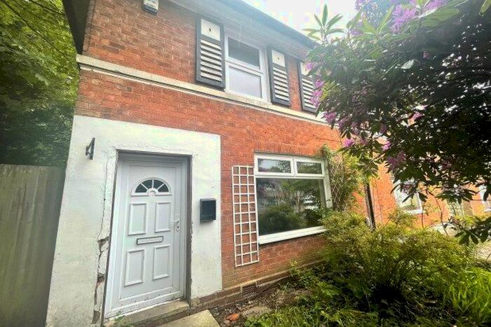 3 Bedroom Semi-Detached House To Rent In Weoley Avenue, Birmingham, B29