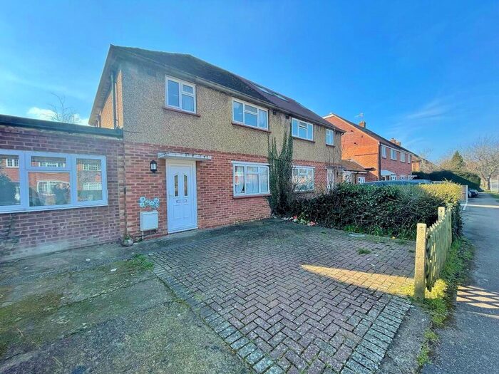 5 Bedroom Semi-Detached House To Rent In St Johns Road, Guildford, Surrey, GU2