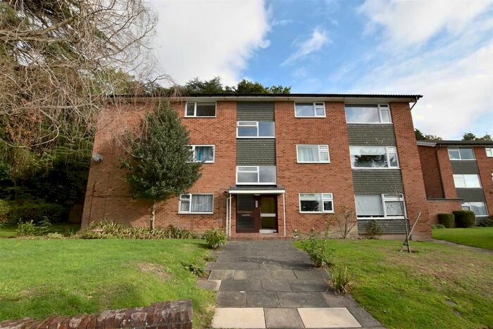2 Bedroom Property To Rent In Oakfield Drive, Reigate, RH2