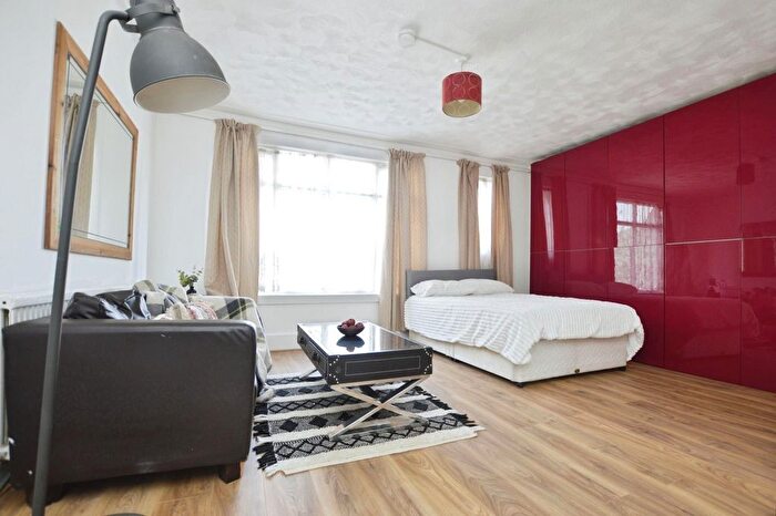 Studio To Rent In Ashgrove Road, Ilford, IG3