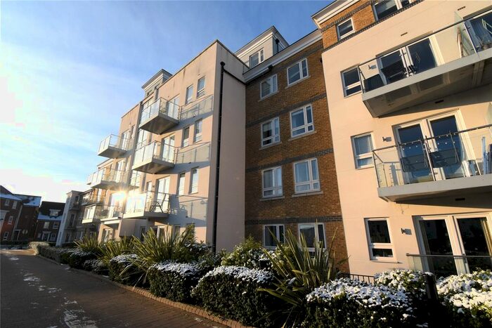 2 Bedroom Flat To Rent In Kestrel Court, Heron Way, Maidenhead, Berkshire, SL6
