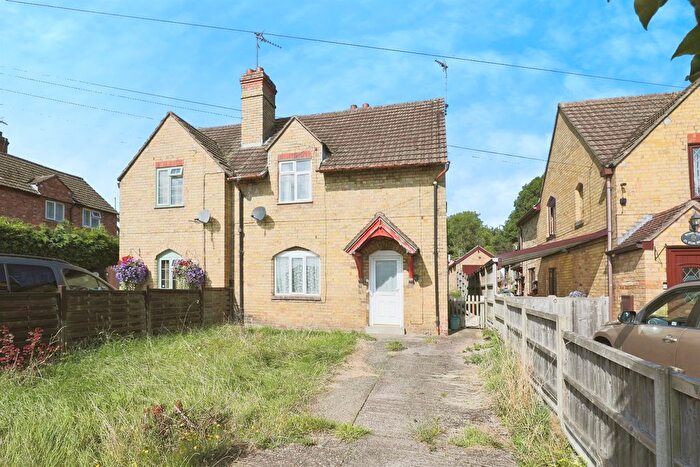 3 Bedroom Semi-Detached House For Sale In Elm Row, Stockton, Southam, CV47