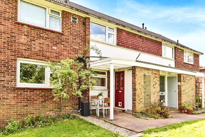 2 Bedroom Apartment For Sale In Mowbray Road, London, SE19