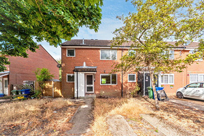 3 Bedroom End Of Terrace House For Sale In Isis Way, Sandhurst, GU47