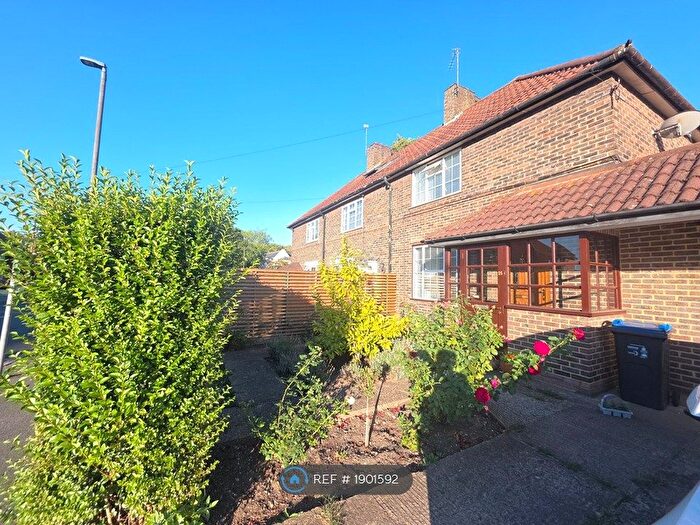 3 Bedroom Terraced House To Rent In Central Road, Morden, SM4