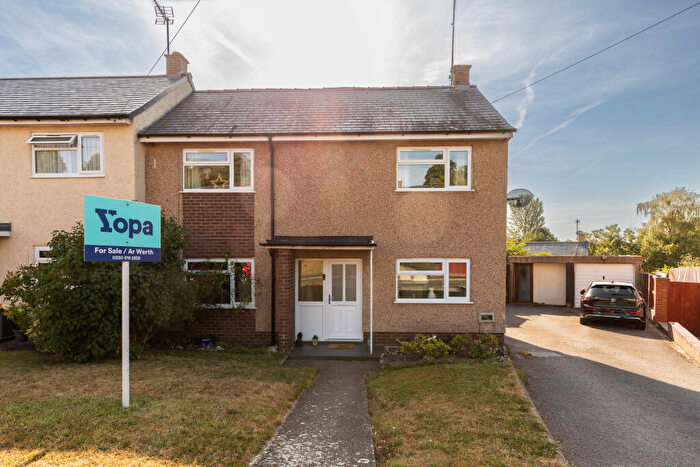 3 Bedroom Semi-Detached House For Sale In Llys Alun, Mold, CH7