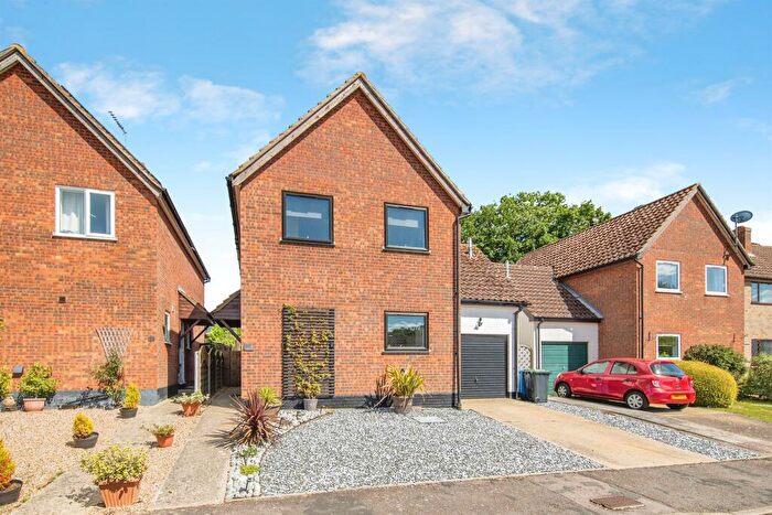 3 Bedroom Detached House For Sale In Ha'penny Field, Holbrook, Ipswich, IP9