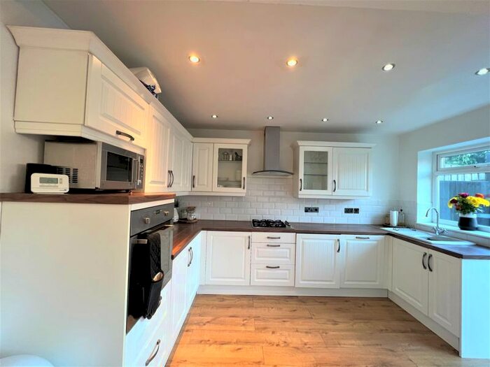 4 Bedroom Semi-Detached House To Rent In Kensington Drive, Salford, M5