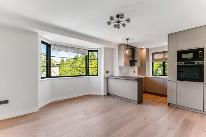 2 Bedroom Apartment To Rent In Hampstead Gardens, Hampstead Garden Suburb, NW11