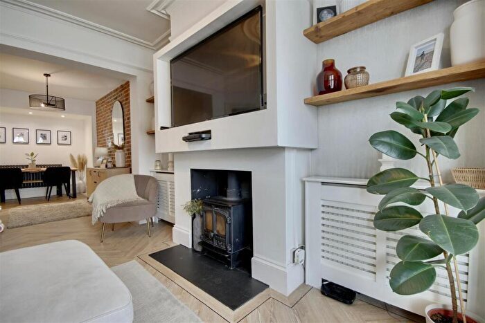 4 Bedroom Terraced House For Sale In Barnet, London, EN4