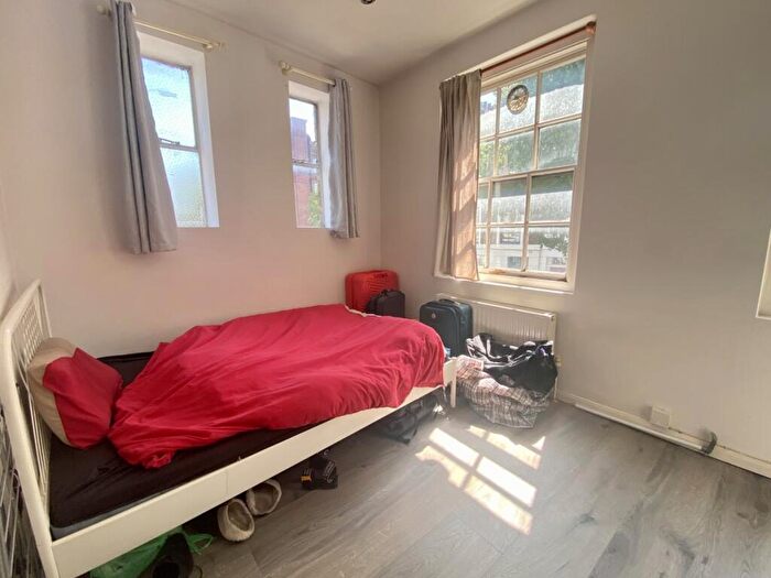 Flat To Rent In Flat Room, Islington, N1