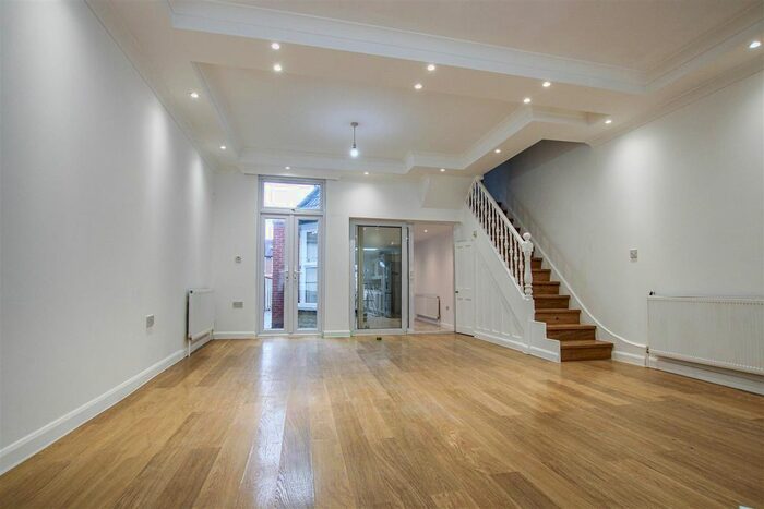 2 Bedroom Property To Rent In Bury Street, London, N9