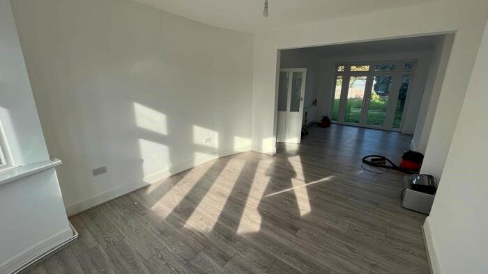 3 Bedroom Semi-Detached House To Rent In Broad Walk, Heston, Hounslow, TW5