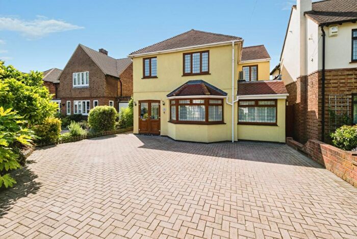 4 Bedroom Detached House For Sale In Rowan Walk, Hornchurch, Essex, RM11