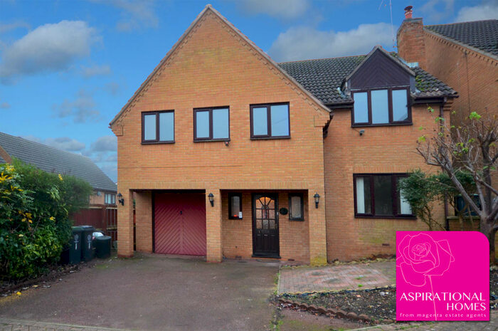 5 Bedroom Detached House To Rent In Shortwoods Close, NN9