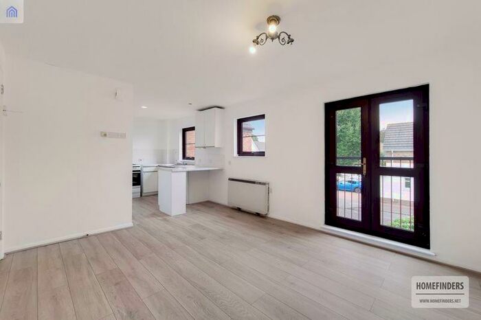 2 Bedroom Flat To Rent In Fleetwood Court, Beckton, E6