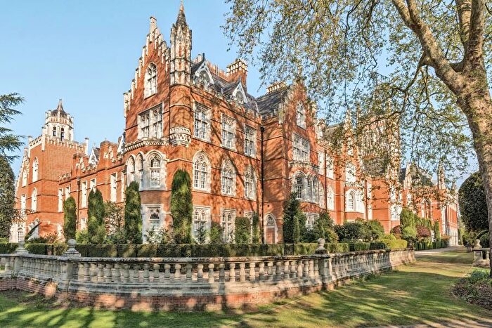 2 Bedroom Flat To Rent In Holloway Drive, Virginia Water, GU25