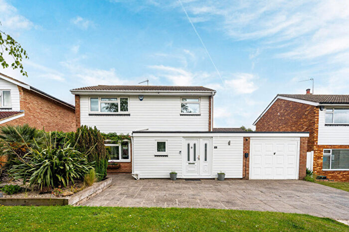 3 Bedroom Detached House For Sale In Cheriton Avenue, Bromley, BR2