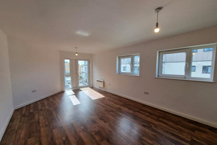 1 Bedroom Apartment To Rent In Lyons Way, SL2