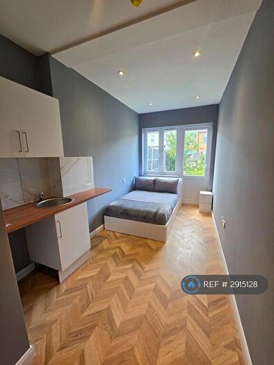 Studio To Rent In Ramuz Drive, Westcliff-On-Sea, SS0