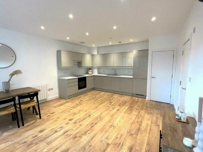 2 Bedroom Flat To Rent In Perrymount Road, Haywards Heath, RH16