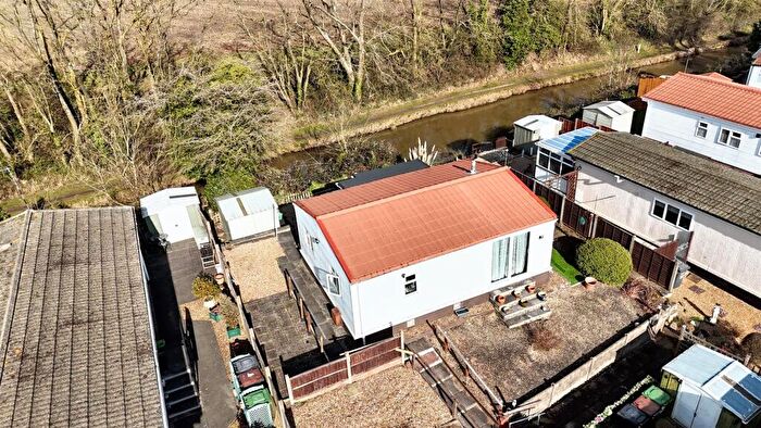 2 Bedroom Mobile Home For Sale In Mill Farm Park, Bulkington, Bedworth, CV12