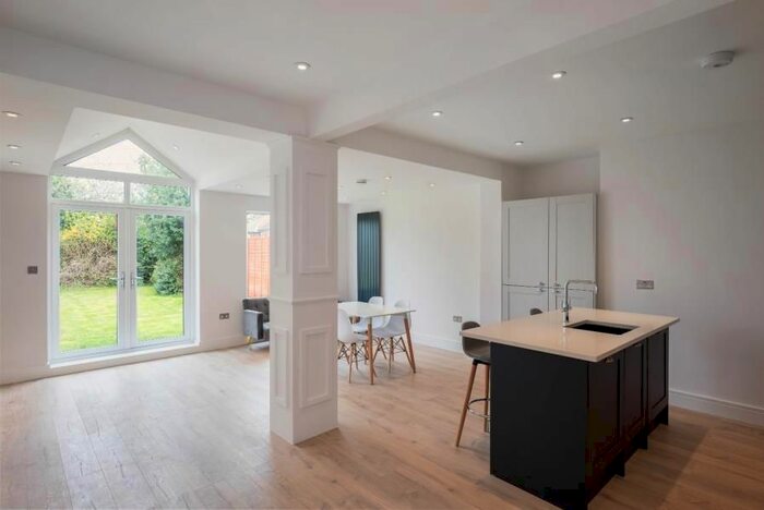 4 Bedroom Semi-Detached House To Rent In Lumley Road, York, YO30