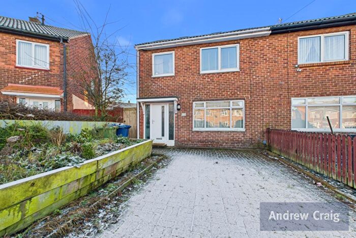 4 Bedroom Semi Detached House For Sale In Chestnut Close, Jarrow, NE32
