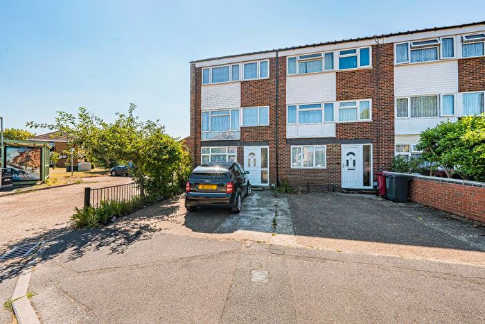 4 Bedroom Town House For Sale In High Street, Chalvey, Slough, SL1
