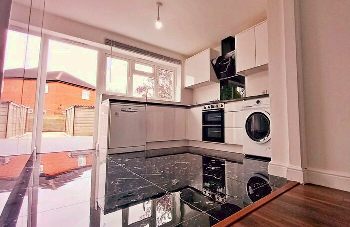 3 Bedroom Terraced House To Rent In Lincoln Road, Enfield, London, EN1